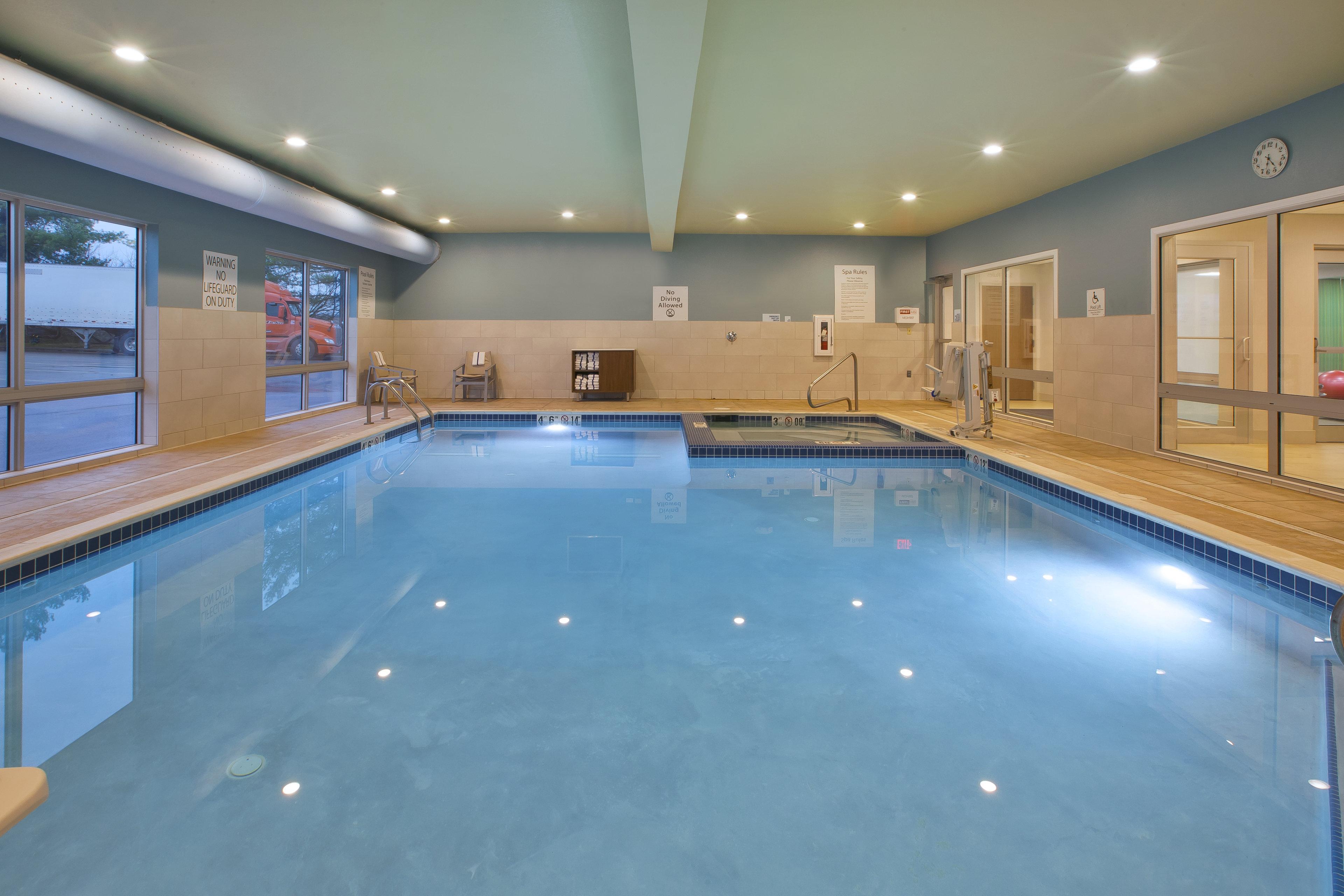 Holiday Inn Express & Suites - Parkersburg East By Ihg Экстерьер фото