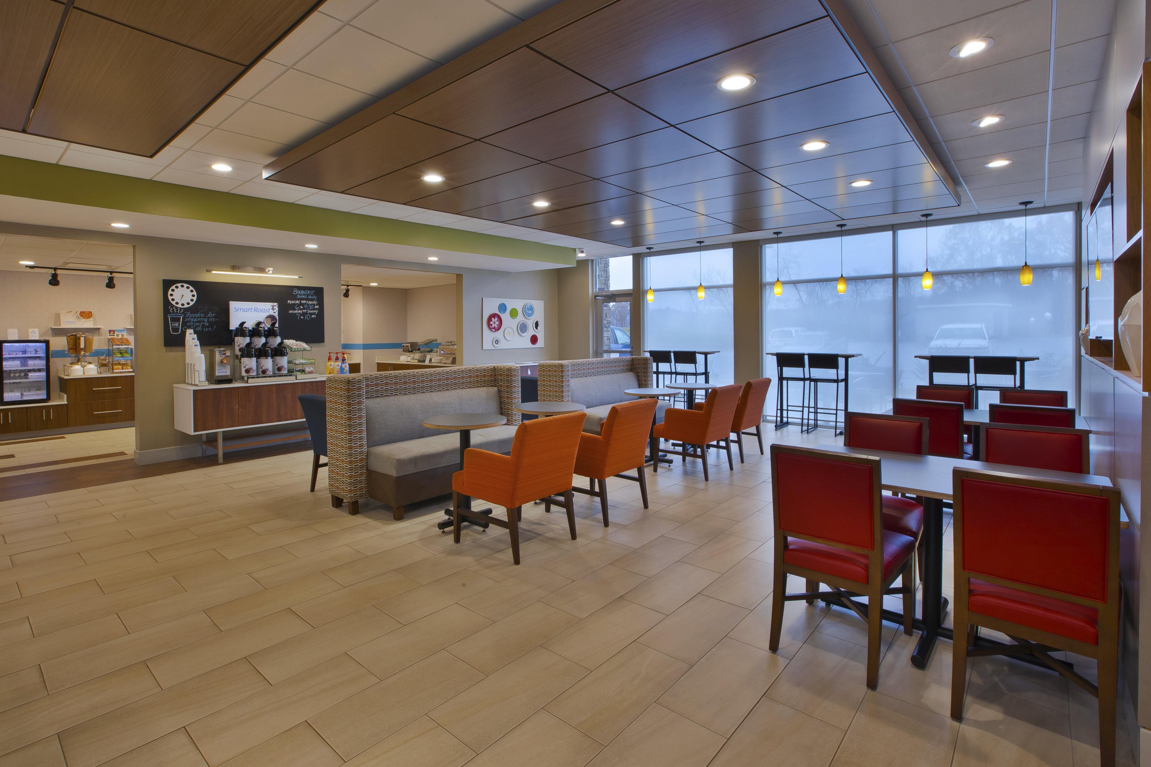 Holiday Inn Express & Suites - Parkersburg East By Ihg Экстерьер фото
