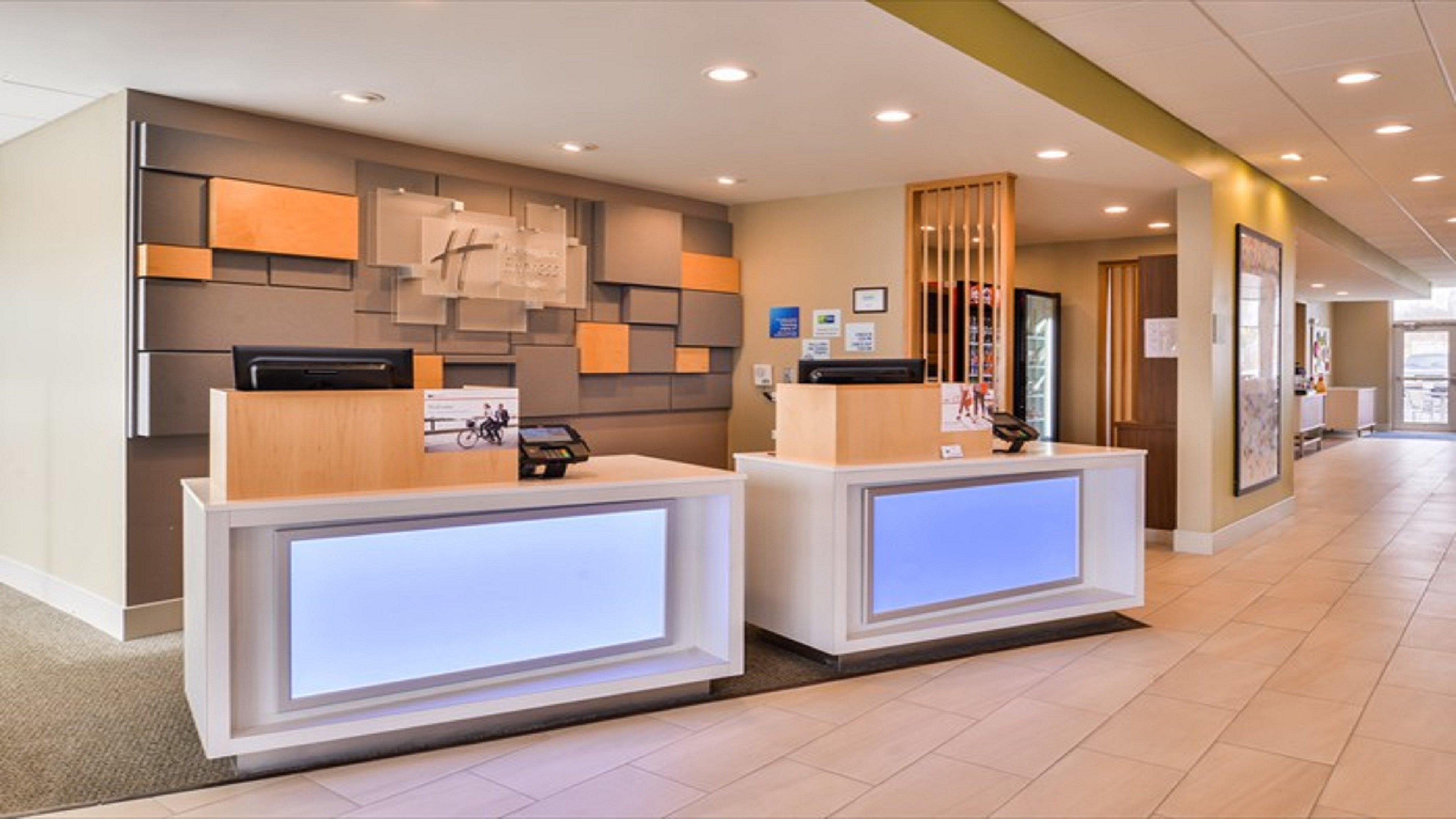 Holiday Inn Express & Suites - Parkersburg East By Ihg Экстерьер фото