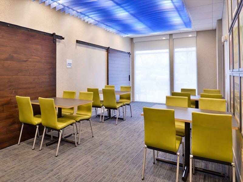 Holiday Inn Express & Suites - Parkersburg East By Ihg Экстерьер фото