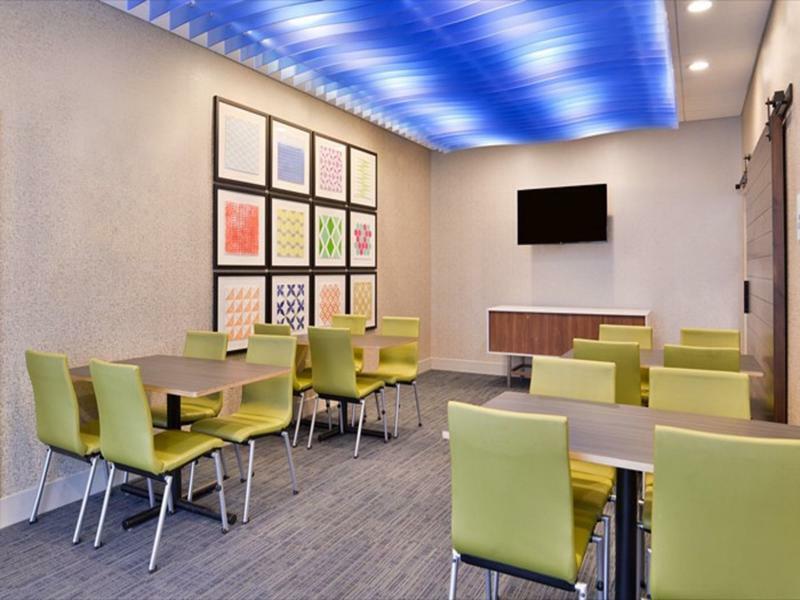 Holiday Inn Express & Suites - Parkersburg East By Ihg Экстерьер фото